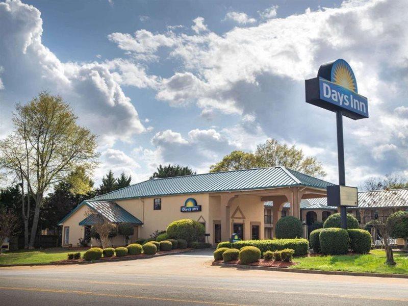 Days Inn By Wyndham Thomaston Екстериор снимка