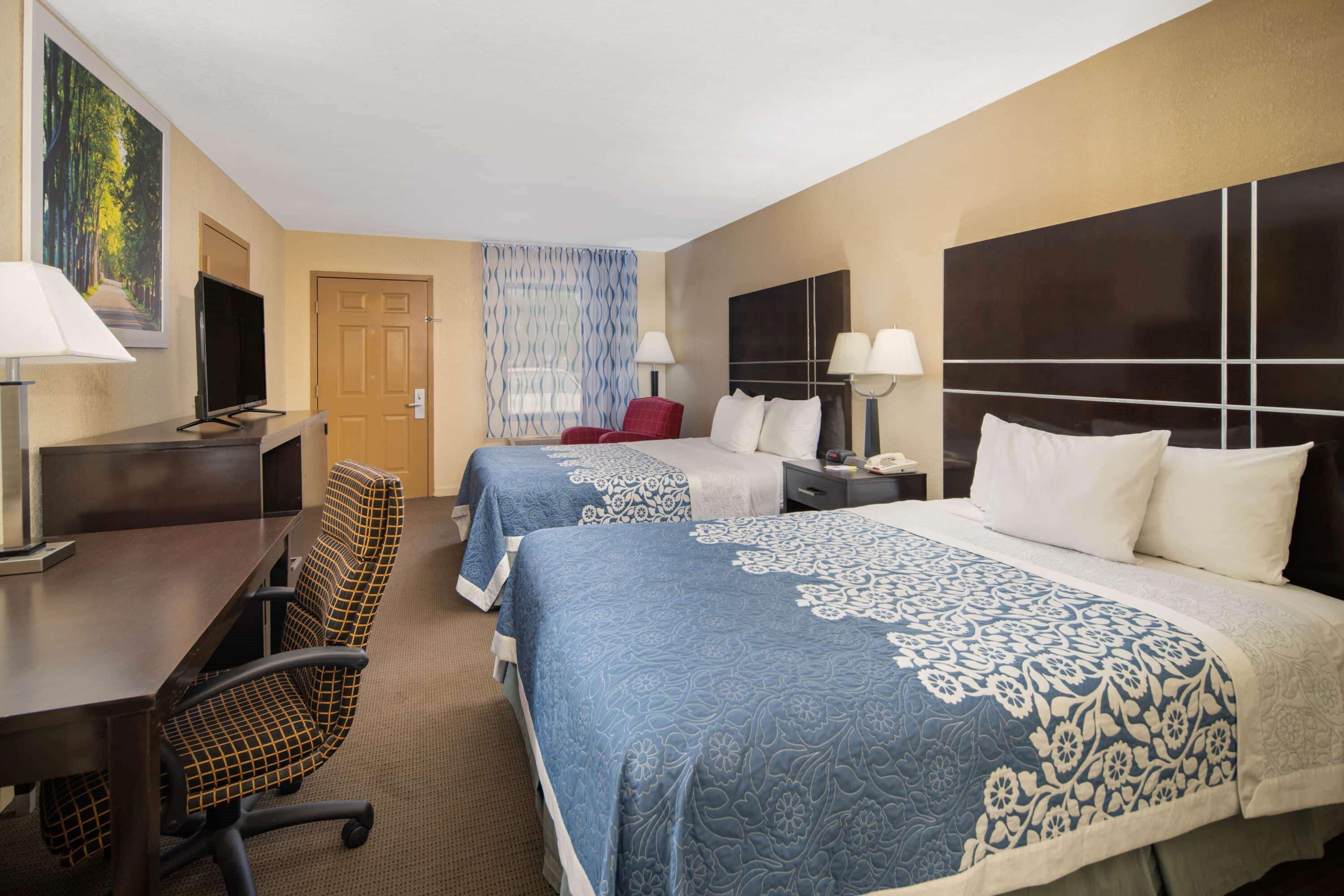 Days Inn By Wyndham Thomaston Екстериор снимка
