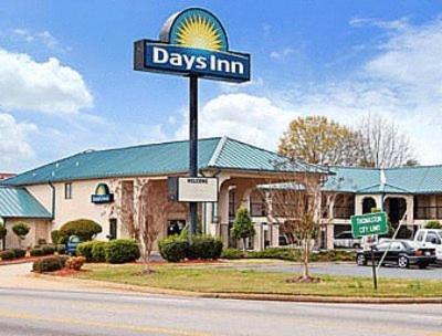 Days Inn By Wyndham Thomaston Екстериор снимка